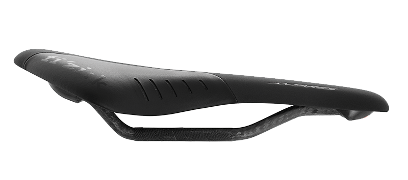 Fizik Antares R1 Regular – maantiepyörän satula, hiilikiskot, 3D-pehmuste